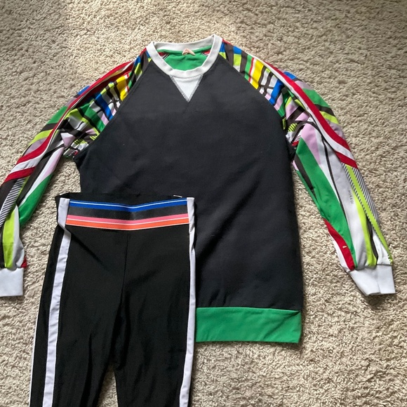 NO KA' OI SET OF LEGGINGS AND SWEATSHIRT. SIZE: 01-02 (S). COLOR: BLACK MULTI - Picture 5 of 10